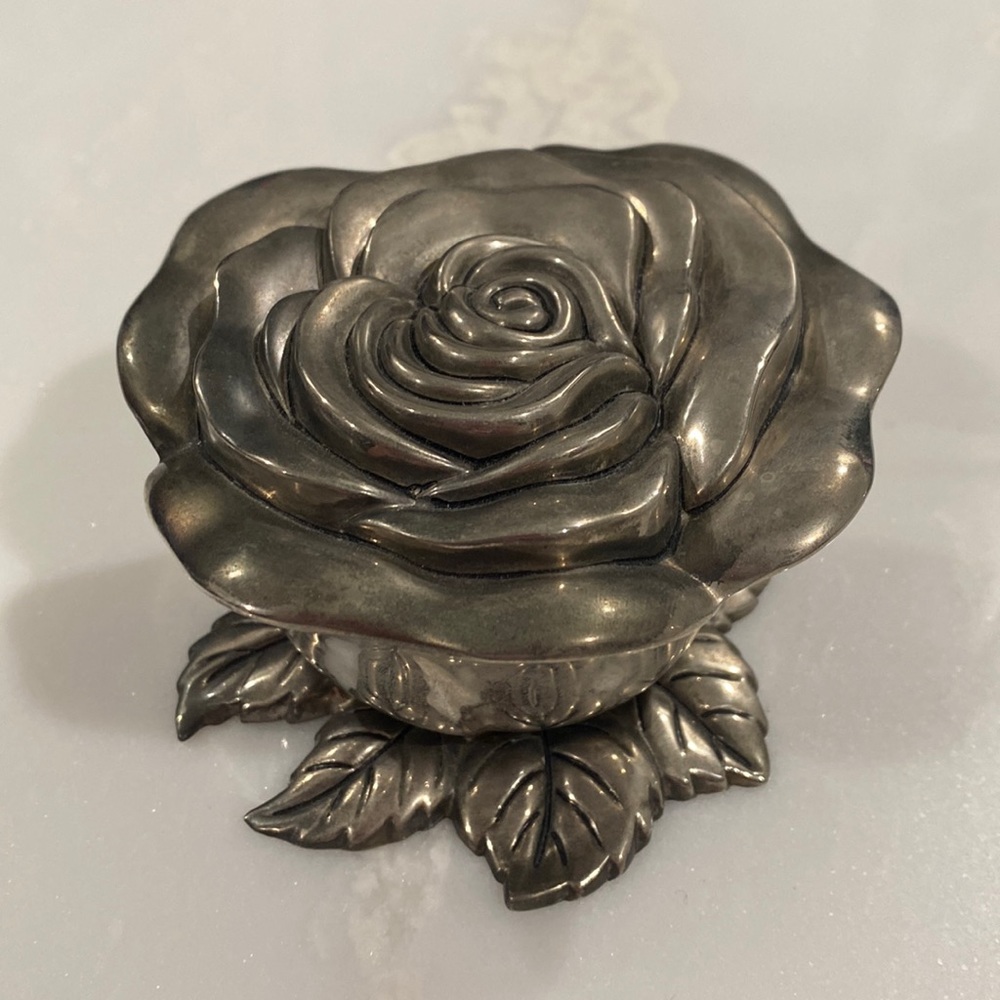 Metal jewelry box
